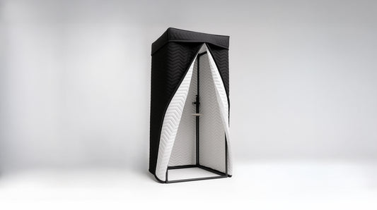 VOXLY – portable Vocal Booth, freigestellt, Frontansicht
